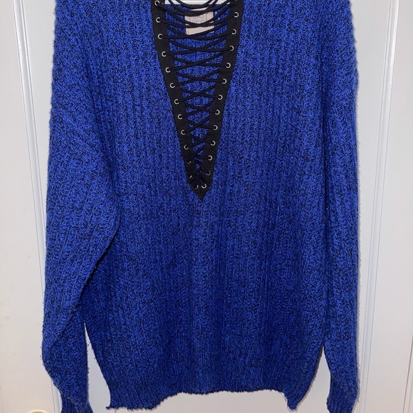 LF Thick Plunge Knit V Neck Sweater - Picture 3 of 4